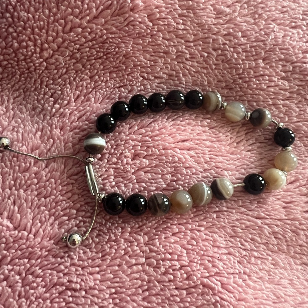 Adjustable bead bracelet for larger wrist